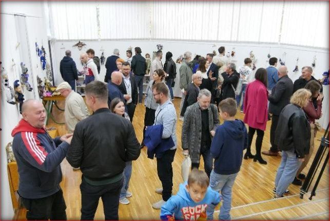 Izložba Porculanske lutke – klovnovi u Likovnom salonu KSC Bugojno